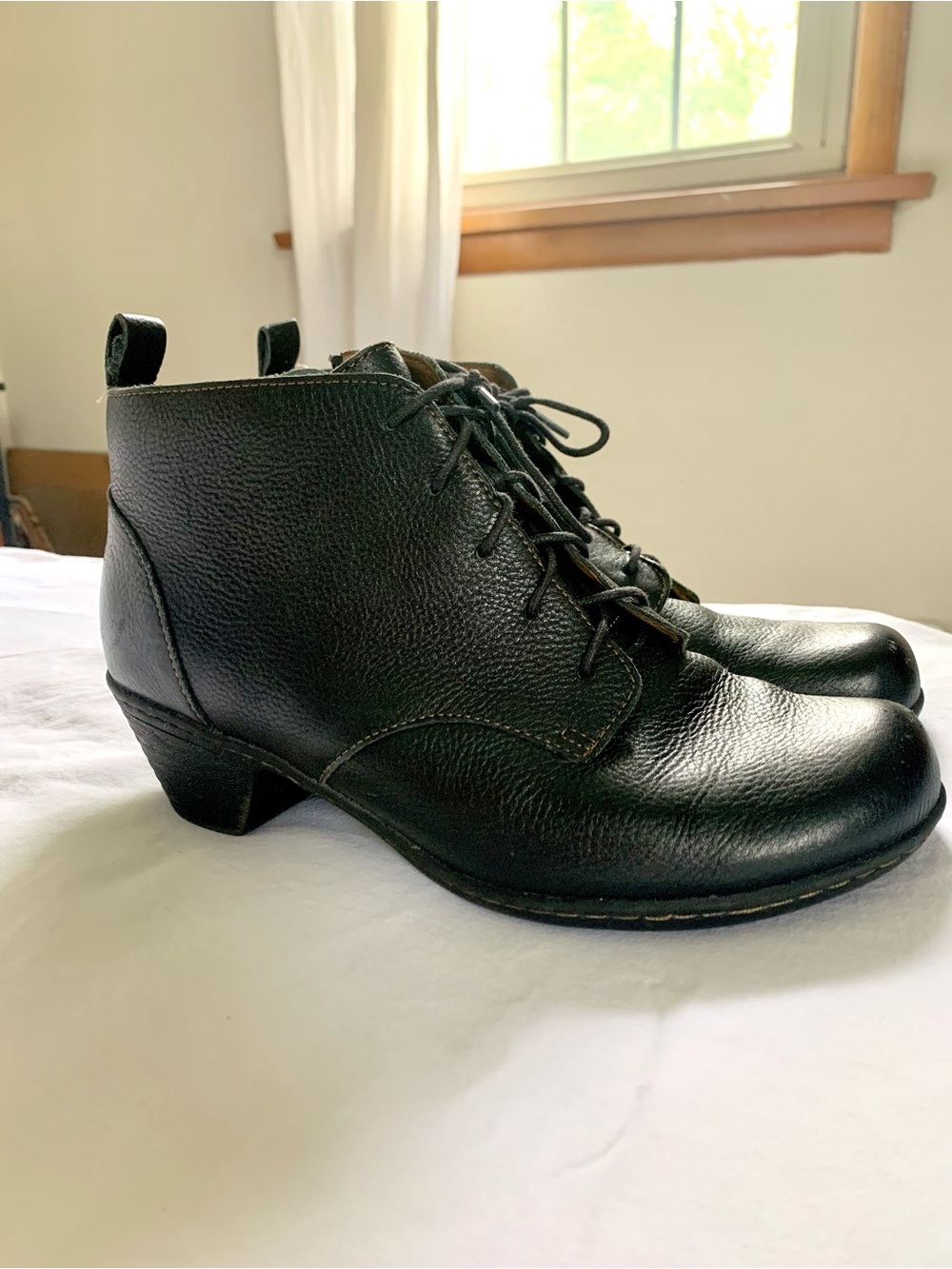 Softspots Black Leather Ankle Boots. Women’s size 9W.